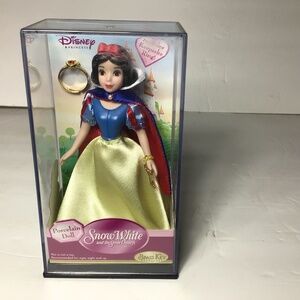 SNOW WHITE AND 7 DWARFS AND BRASS KEY PORCELAIN DOLL